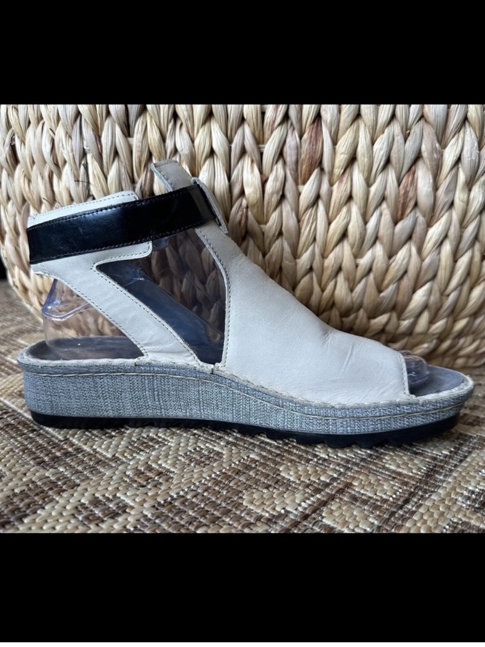 Naot Verbena Sandals Cream and black 38 - Picture 5 of 10